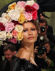 Zendaya---2024-Met-Gala-in-New-York-City-10.jpg