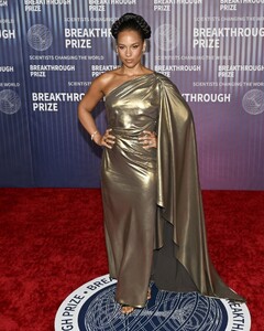 alicia-keys-at-breakthrough-prize-ceremony-in-los-angeles-04-13-2024-6.jpg