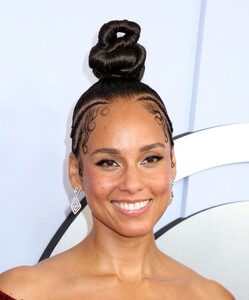 alicia-keys-at-tony-awards-in-new-york-06-16-2024-3.jpg