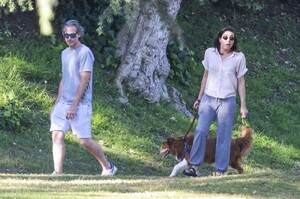aubrey-plaza-and-jeff-baena-walk-in-a-los-angeles-park-06-23-2024-4.jpg