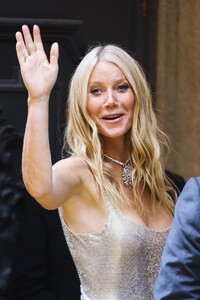 gwyneth-paltrow-arrive-at-swarovski-s-masters-of-light-exhibition-opening-06-16-2024-4.jpg