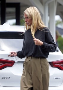gwyneth-paltrow-out-in-santa-barbara-06-03-2024-0.jpg