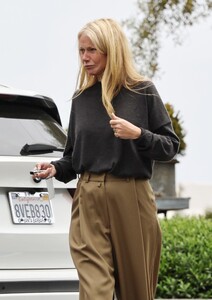 gwyneth-paltrow-out-in-santa-barbara-06-03-2024-3.jpg