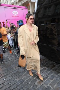 hailey-rhode-bieber-arriving-at-her-rhode-skin-pop-up-in-soho-new-york-06-23-2024-9.jpg