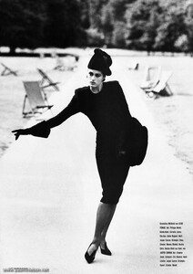 harpersbazaargermany86november08neilkirk.thumb.jpg.5b8d27be11f56870353faeb371010005.jpg