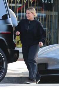 hilary-duff-out-in-los-angeles-06-25-2024-3.jpg