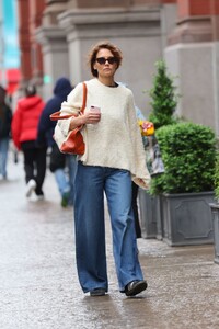 katie-holmes-street-style-new-york-05-10-2024-1.jpg