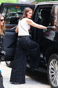 katie-holmes-stuns-in-chic-summer-look-at-chanel-tribeca-festival-06-07-2024-3.jpg
