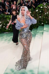 kim-kardashian-at-met-gala-2024-more-photos-1.jpg