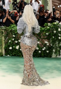 kim-kardashian-at-met-gala-2024-more-photos-7.jpg