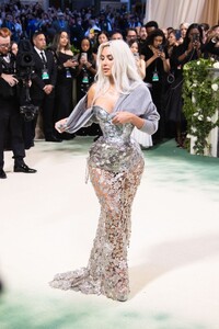 kim-kardashian-at-met-gala-2024-more-photos-9.jpg