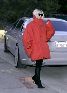 kim-kardashian-debuts-chic-blonde-makeover-and-oversized-red-coat-in-malibu-04-26-2024-3.jpg