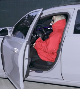 kim-kardashian-debuts-chic-blonde-makeover-and-oversized-red-coat-in-malibu-04-26-2024-5.jpg