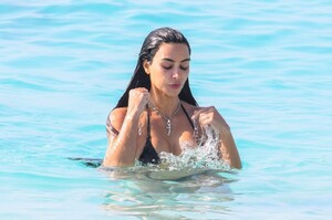 kim-kardashian-in-a-bikini-in-turks-and-caicos-04-04-2024-6.jpg