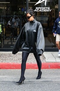 kim-kardashian-out-in-thousand-oaks-04-12-2024-2.jpg