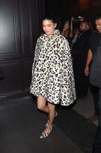 kylie-jenner-arriving-at-her-hotel-in-paris-06-23-2024-5.jpg