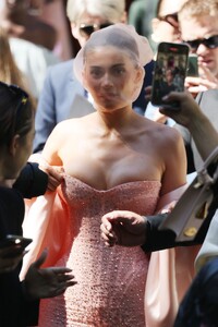 kylie-jenner-s-bold-look-a-head-turning-moment-at-paris-fashion-week-3.jpg