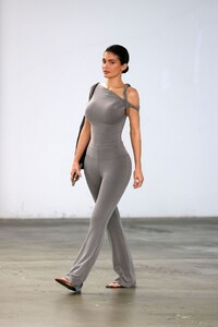kylie-jenner-stuns-in-her-own-khy-design-for-a-chic-afternoon-meeting-05-20-2024-6.jpg