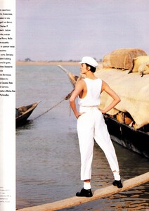 marie_claire_italia_march_1990_69.thumb.jpg.e7a5698a7e57ff323705644752f902f7.jpg