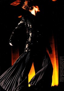 marieclaire_italia_december_1989_32.thumb.jpg.8d06e9516fa0911de23db38923b3d9a6.jpg