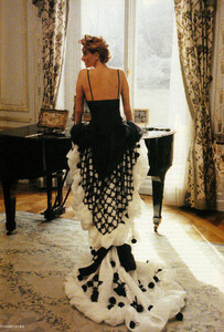 patitz_VOGUE_UK_APR_90_exalted_states_byPatrickDemarchelier_tfs__scan_mojopin90.thumb.jpg.0e6c858eea8854f77bac83f0ff7f03d9.jpg