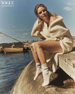 rebecca-ferguson-vogue-scandinavia-june-july-2024-more-photos-8.thumb.jpg.ca295e4fe956aeae3bf8323adcd8a7fd.jpg
