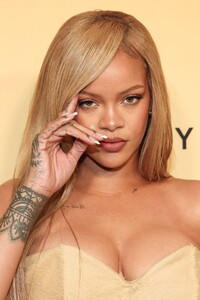 rihanna-stuns-in-glamorous-fenty-beauty-launch-event-in-la-04-26-2024-15.jpg