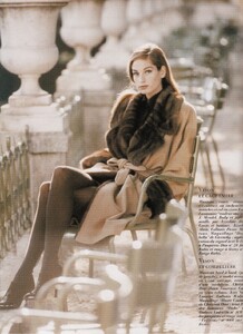 vogue_paris_oct_1990_14.thumb.jpg.5f0c95795b712b23ea13227ac4bb29d6.jpg
