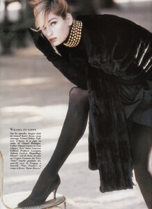 vogue_paris_oct_1990_16.thumb.jpg.61fe303f84d999872a85d47f5220476f.jpg