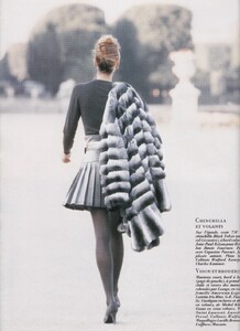 vogue_paris_oct_1990_18.thumb.jpg.206de77f769139eea370a7916793c994.jpg