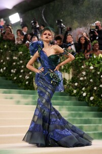 zendaya-at-met-gala-2024-more-photos-1.jpg