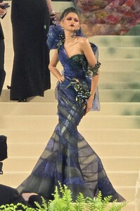 zendaya-at-met-gala-2024-more-photos-13.jpg