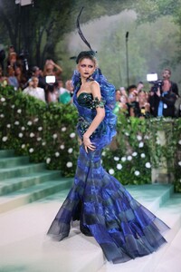 zendaya-at-met-gala-2024-more-photos-15.jpg