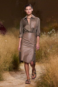 00022-hermes-spring-2024-ready-to-wear-credit-gorunway.thumb.jpg.5811cb09ddfc357022e05ff13a572eaf.jpg