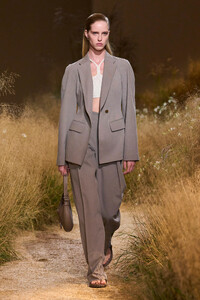 00028-hermes-spring-2024-ready-to-wear-credit-gorunway.thumb.jpg.07cb0026f6b77a441cd5a824f645173c.jpg