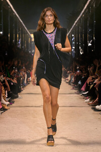 00036-Isabelmarant-spring-2024-ready-to-wear-credit-gorunway.thumb.jpg.b559bd16b5229b30bcb8a021e69f5f22.jpg