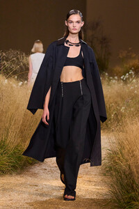 00040-hermes-spring-2024-ready-to-wear-credit-gorunway.thumb.jpg.0a3718f7985901d4c2381d6b6dd6e86f.jpg