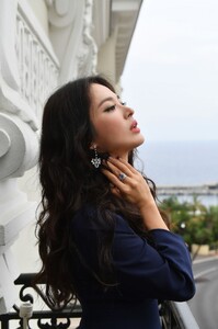 18131010-monaco-song-hye-kyo-2_cover_1333x2000.jpg
