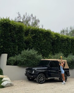 [2016.07.16] kendalljenner_451572867_456680567140461_4722205492371079955_n.jpg