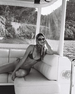 [2024.06.14] kendalljenner_448308988_498477112708679_8712228655545211491_n.jpg
