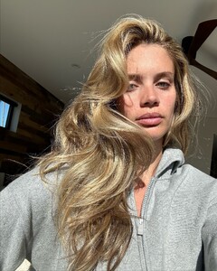 [2024.06.30] sarasampaio_449201733_18448809910058288_1399452045753624807_n.jpg