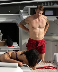 [2024.07.04] justjared_449579441_882685460568104_892899783710688486_n.jpg