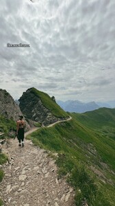 [2024.07.10] carmellarose_450386556_1936556286790482_5789894092754626821_n.jpg