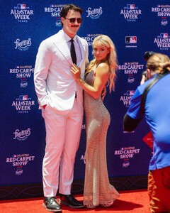 [2024.07.17] livvydunne_451943320_431740472658190_5760438829638713577_n.jpg