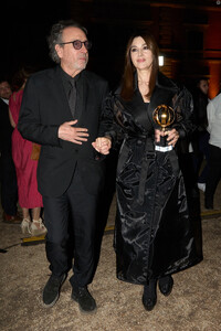 7735850-monica-bellucci-et-tim-burton-etaient-de-5580x0-3.thumb.jpg.d1a472f999bbb0ca96a0dcf8dafa2f72.jpg