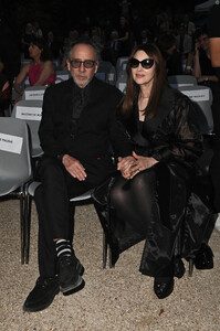 7735857-tim-burton-monica-bellucci-arrivees-a-5580x0-2.thumb.jpg.34159b8d67363a1e7f72e49a0addf1a9.jpg