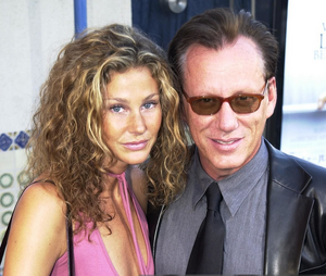 Actor James Woods with his date Caroline Bray 1998.png