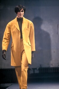 AzzedineAlaia1989WomenRTW2.thumb.jpg.f6b0ef7e0fdf5c75ee04a3344f0fe047.jpg