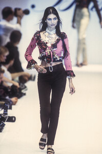 Blumarine1993WomenRTW37.thumb.jpg.fb6850a30d657c2f141bfc5718df1cb0.jpg