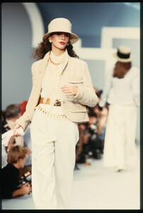 Chanel_SS1989_Carine_Pietri_03.jpg